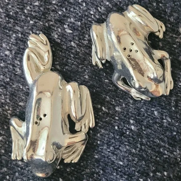 Silver-Toned Vintage Pewter Billy-Joe Stamped Frog Salt and Pepper Shakers - Picture 2 of 6